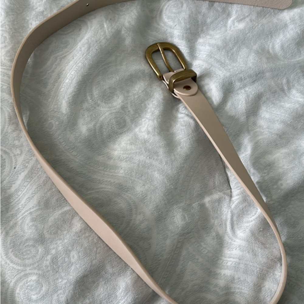 Elegant Cream Belt with Gold Buckle